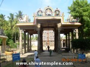 16 pillar mandapam in front of second gopuram