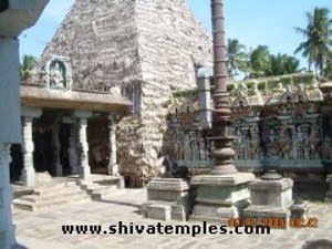 Dwajasthambam, Balipeetam and Nandi before Tripurasundari's sannidhi