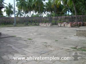 Spacious outer prakaram