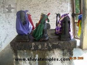 கிழக்கு வெளிப் பிரகாரத்தில் நவக்கிரக சந்நிதி