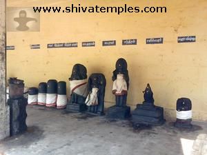 Sculptural figures in the Prakaram