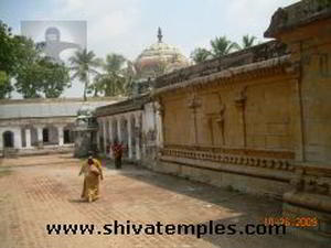 விசாலமான தெற்கு வெளிப் பிரகாரம்