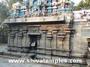 கருவறை சுற்றுச் சுவரில் கோஷ்ட மூர்த்தங்கள்