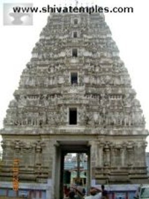 ஆலயத்தின் 5 நிலை இராஜகோபுரம்