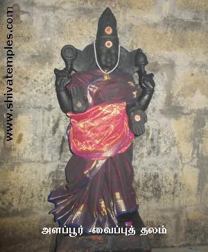 சிதிலமடைந்த ஆலயத்தின் இறைவன் கருவறையில் வைக்கப்பட்டுள்ள இறைவி தர்மசம்வர்தினி